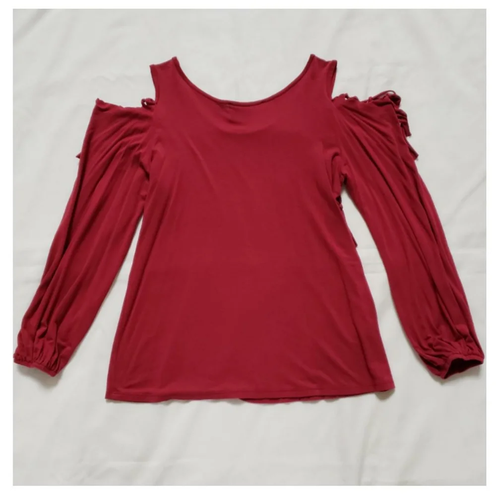 Fringe Detailed Cold Shoulder Top - Picture 4 of 6